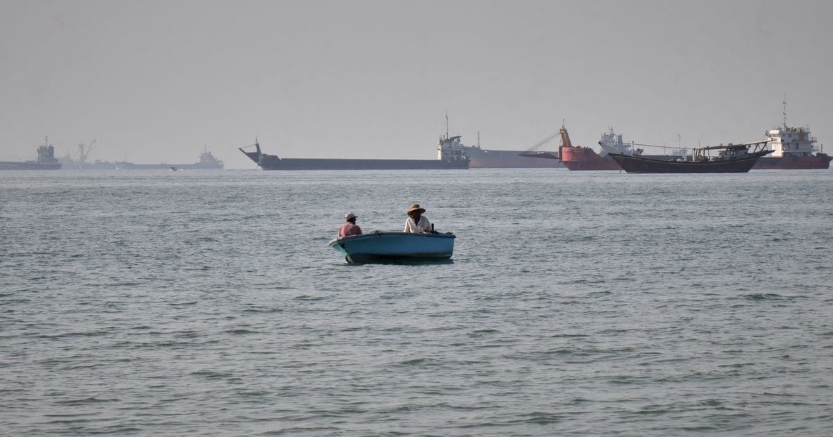 Ship Seized Off UAE, Forced Toward Iran. Mideast Crisis Ignites! | Vibe NC