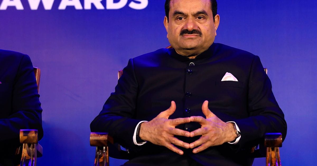 Here are a few options, aiming for impact and conciseness:

US Settles: Billionaire Hid Bribery Scheme, Avoids Trial.
US Settles Bribery Cover-Up Lawsuit Against Indian Billionaire.
Billionaire Bribery Scandal: US Settles Hidden Scheme Lawsuit.
US Cuts Deal: Indian Billionaire Accused of Hiding Bribery.
US Ends Bribery Case: Billionaire Hid Scheme, Now Settles.
 | Vibe NC