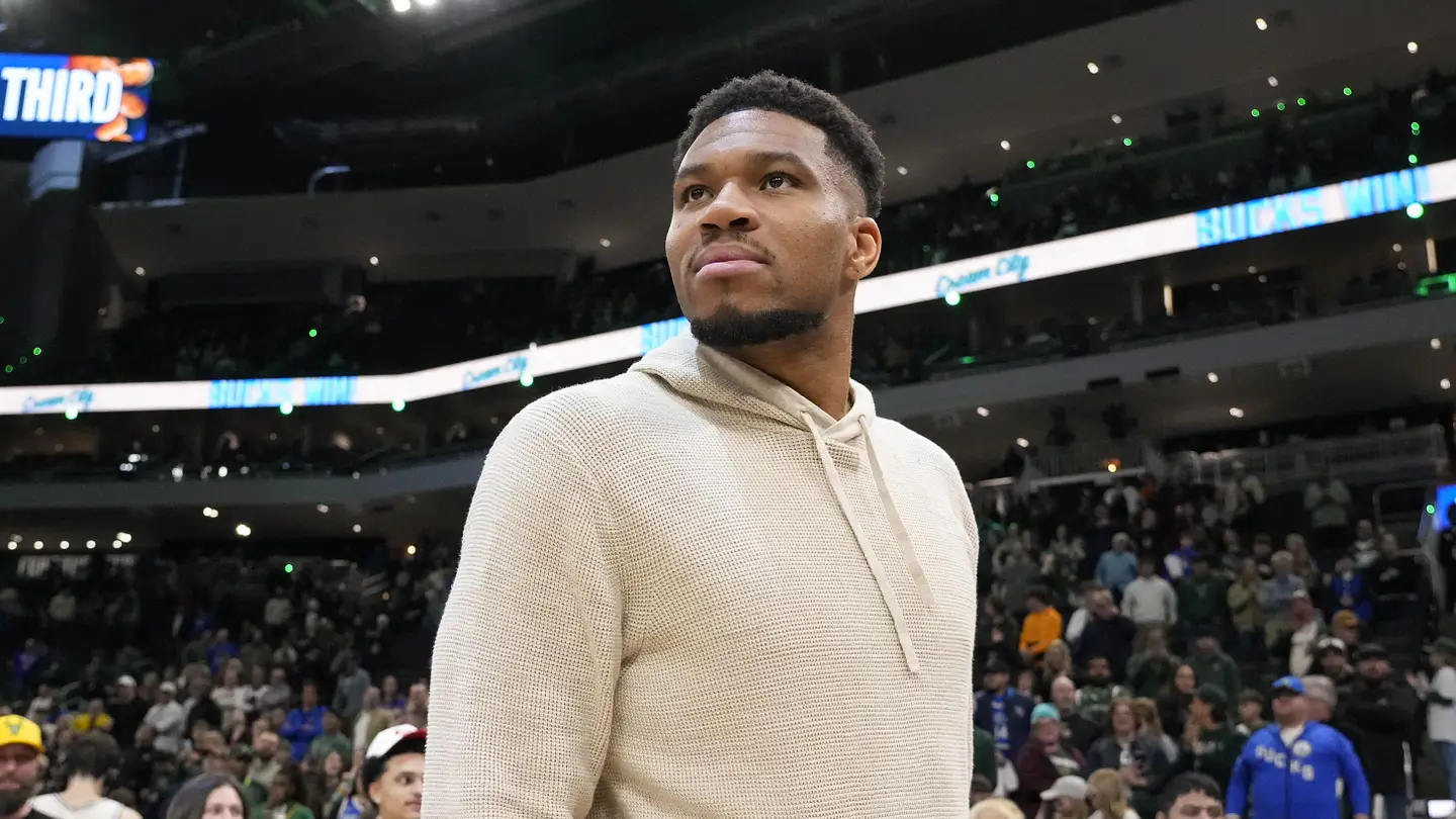 Create a 10-word scroll-stopping headline for: Bizarre Giannis trade idea that would make Hornets fans riot | Vibe NC
