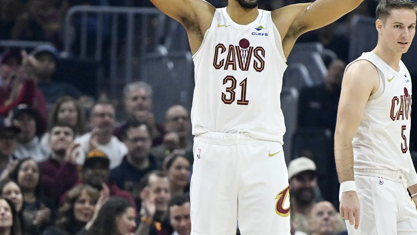Create a 10-word scroll-stopping headline for: This bold Hornets trade target makes too much sense to ignore | Vibe NC