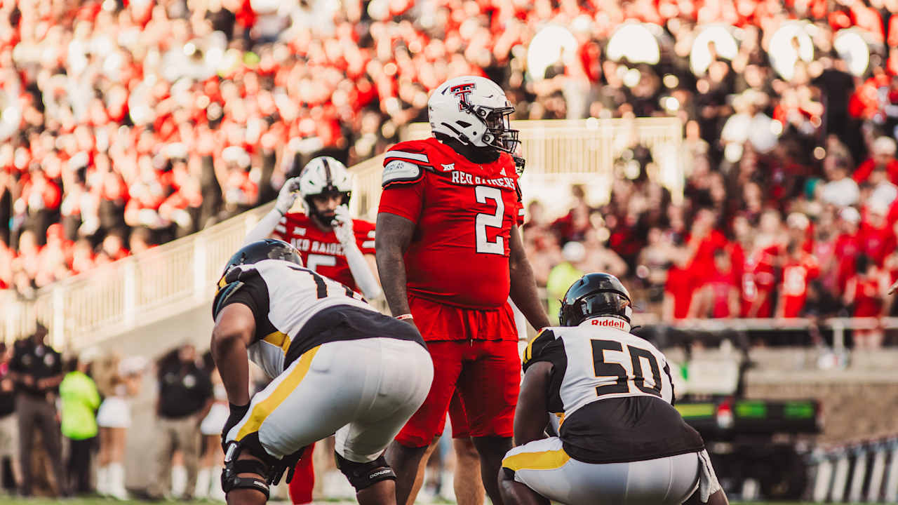 Create a 10-word scroll-stopping headline for: 5 things to know about defensive tackle Lee Hunter | Vibe NC