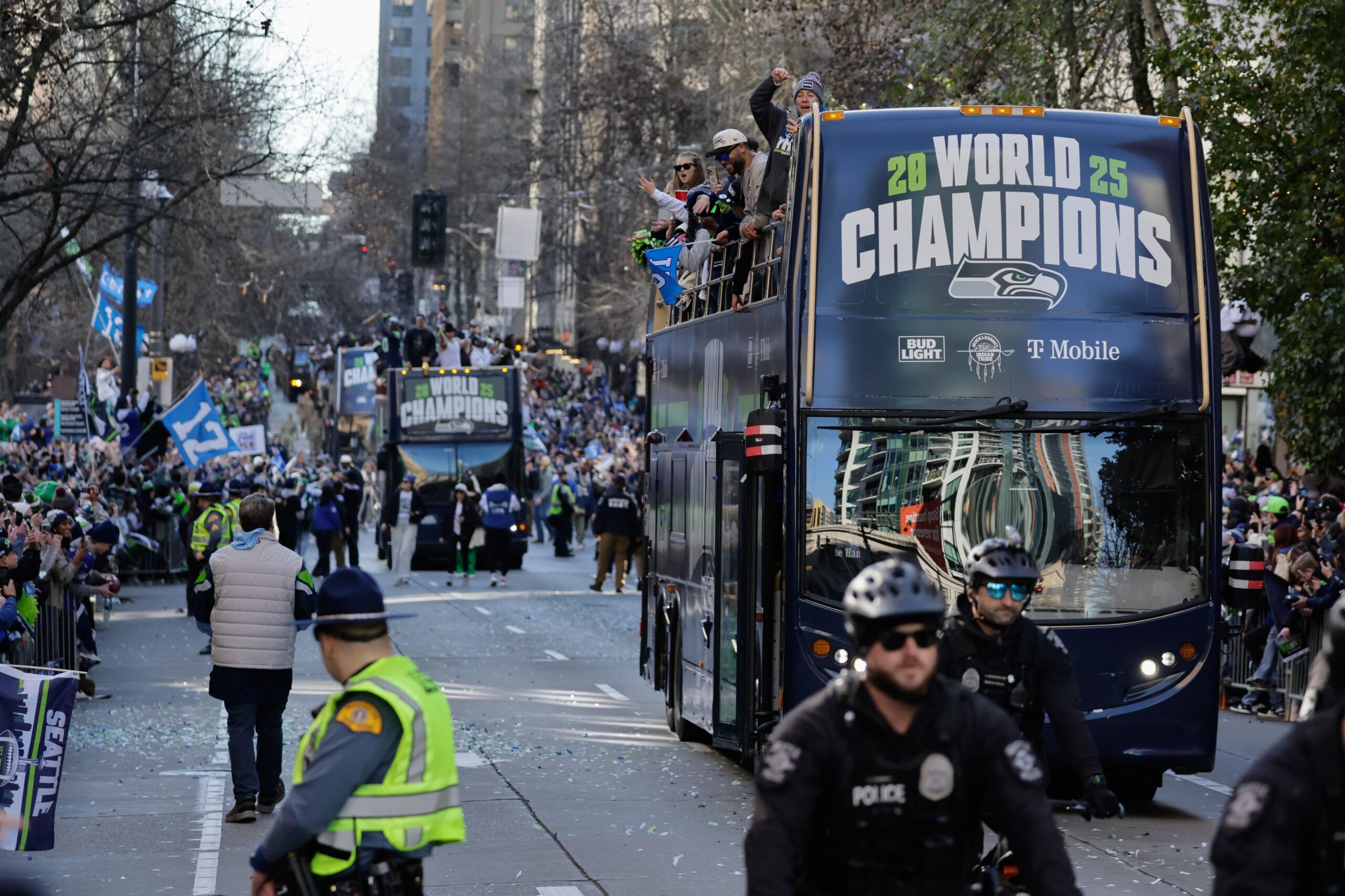Here are a few options, aiming for impact within 10 words:

Khosla Buys Super Bowl Champs! Staggering $9.6 Billion Deal.
SHOCKER! Khosla Buys Super Bowl Champions Seattle for $9.6 Billion.
Nearly $10 Billion! Khosla Acquires Defending Super Bowl Champion Seattle.
Record Sale! Khosla Buys Super Bowl Champs Seattle for $9.6 Billion.
 | Vibe NC